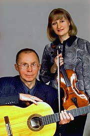 Евгений Баев (гитара) и Елена Муравьева (скрипка)