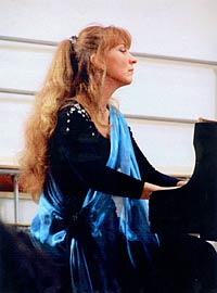 Елена Каретникова за роялем