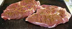 Мясо (свинная шейка), приготовленное для запекания в духовке или гриле